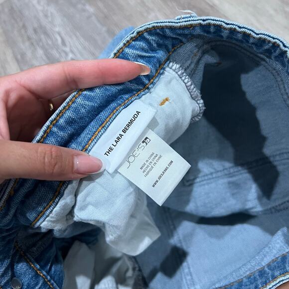 Joe's Blue Denim Distressed Shorts The Lara Bermuda Size 31 - Picture 6 of 7